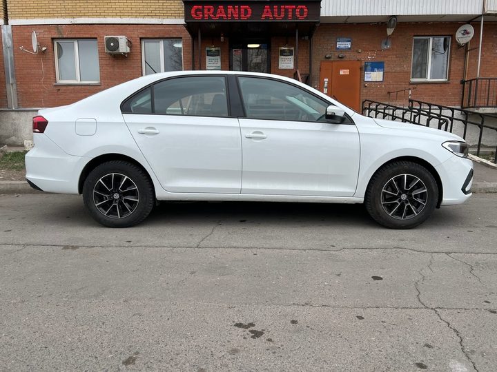 VOLKSWAGEN POLO