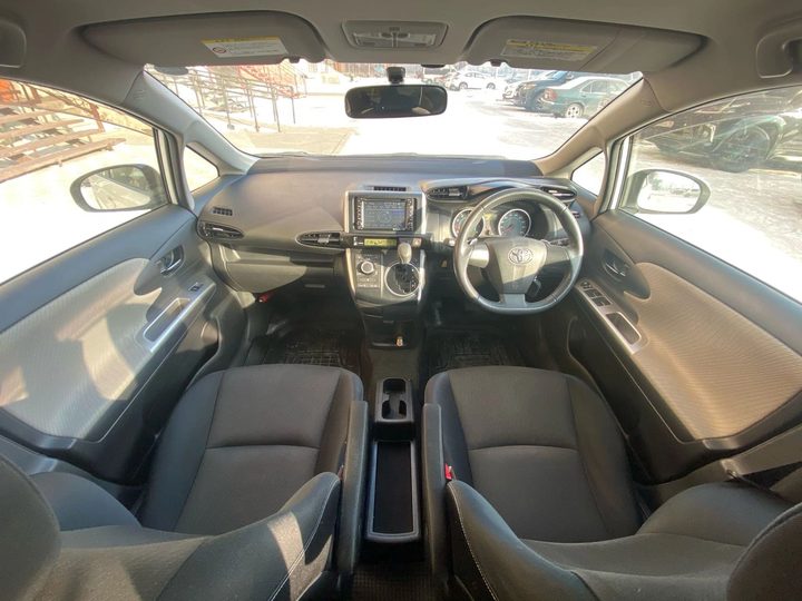 TOYOTA WISH