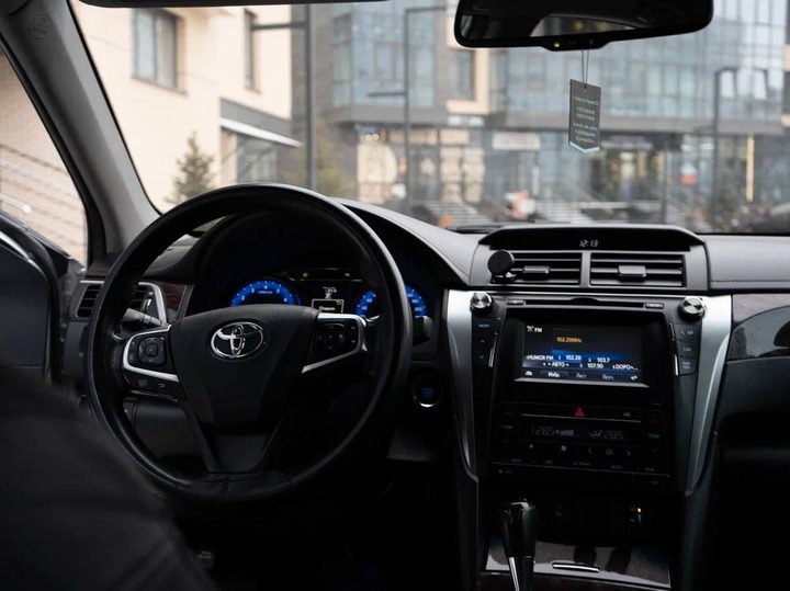 TOYOTA CAMRY