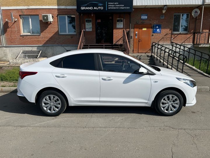 Hyundai Solaris HS