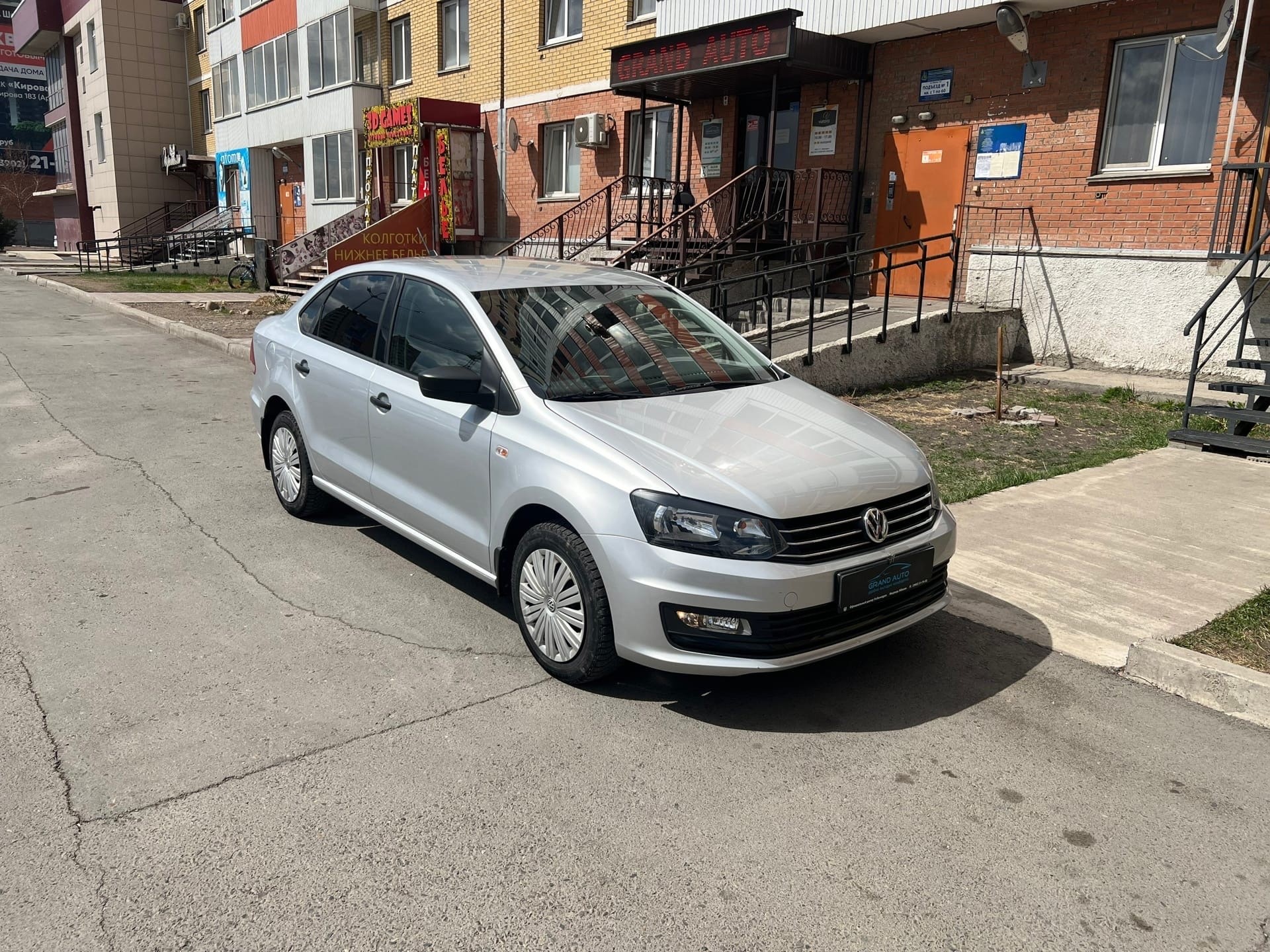 VOLKSWAGEN POLO -