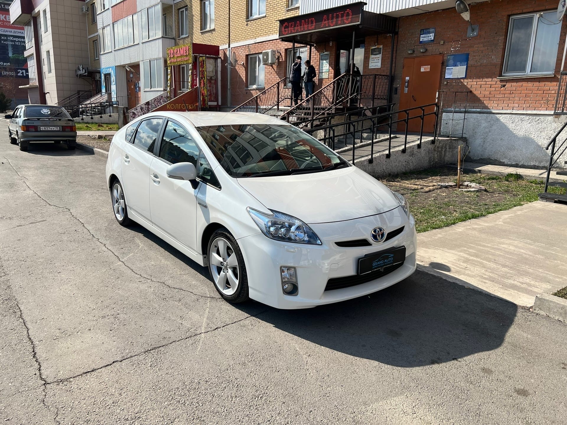 TOYOTA PRIUS - Прокат в Абакане