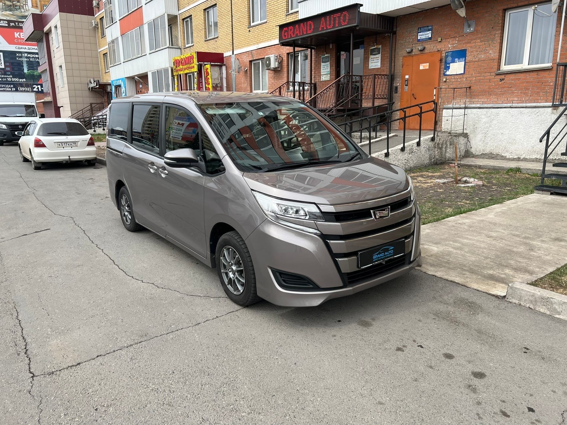 TOYOTA NOAH - Прокат в Абакане