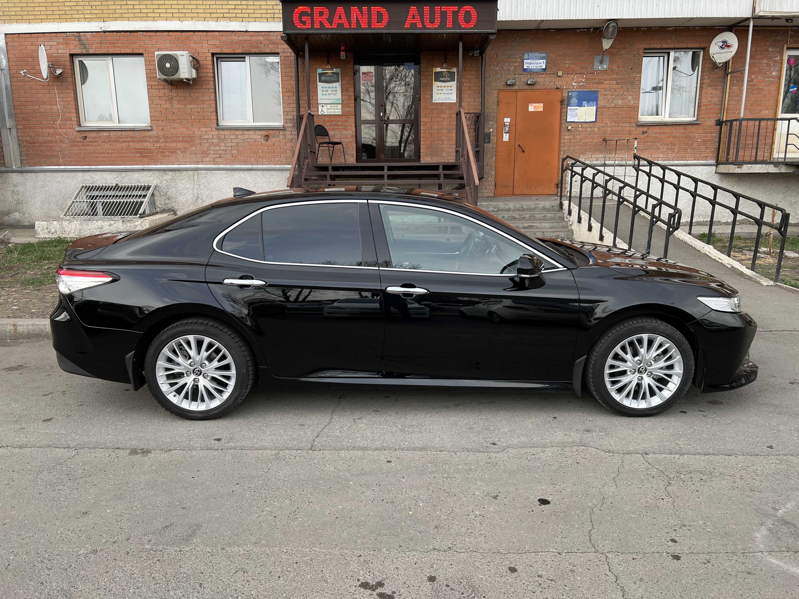 TOYOTA CAMRY
