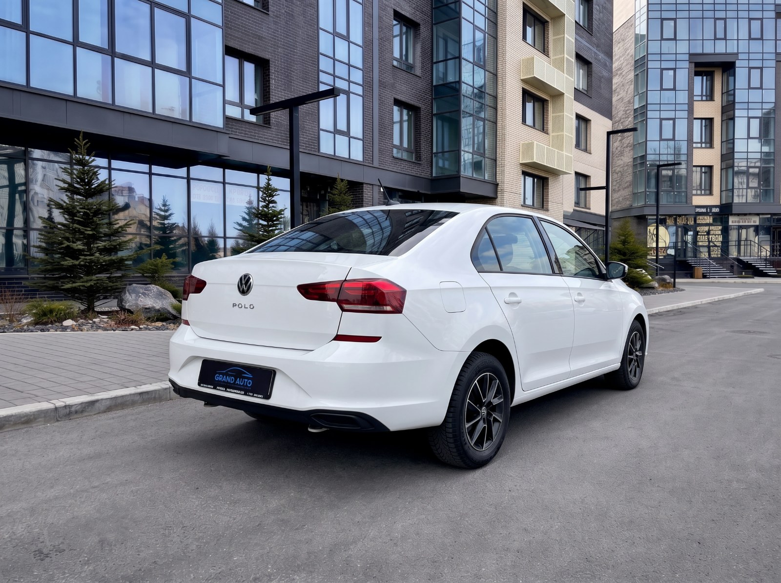 VOLKSWAGEN POLO