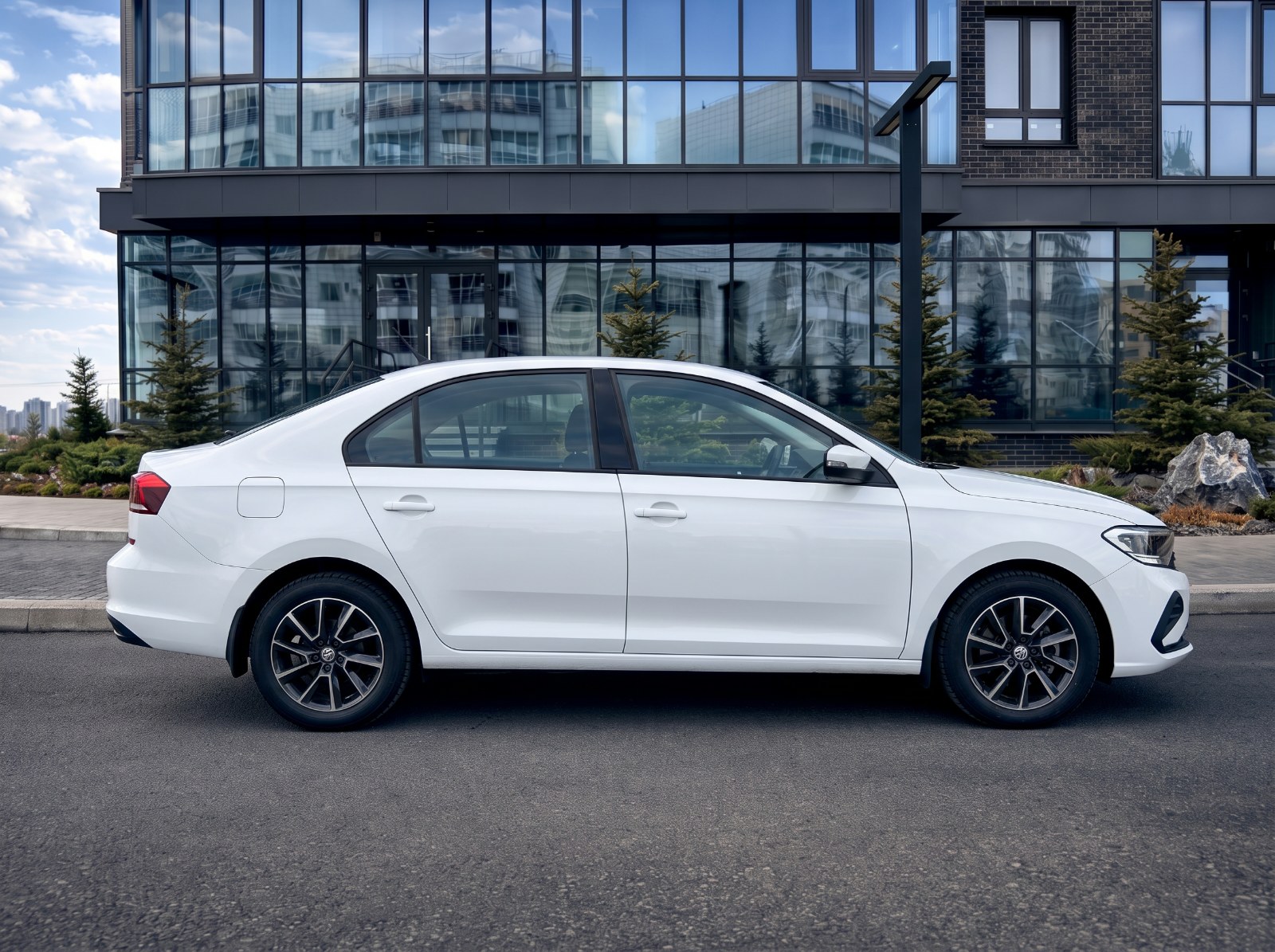 VOLKSWAGEN POLO